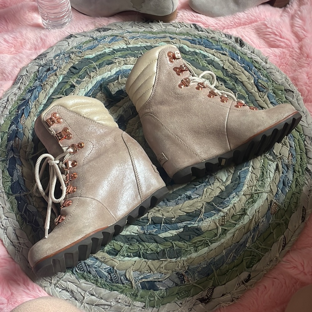 SOLD SOREL LEATHER hidden wedge combat boot tan & copper lace up bohemian chic - Picture 6 of 11